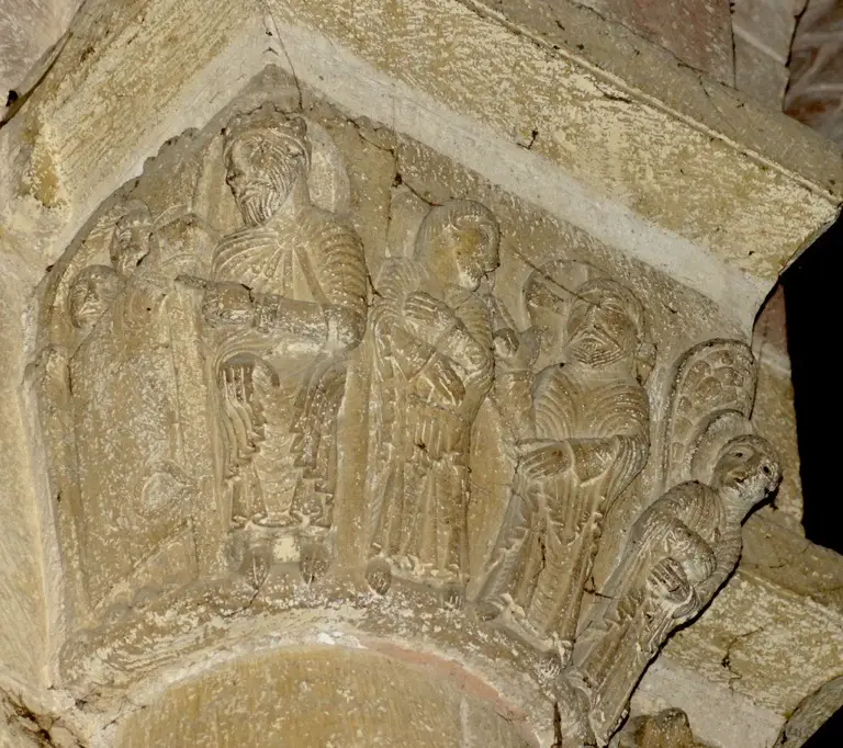 Chapiteau de l’évasion de saint Pierre dans l’abbatiale de Conques