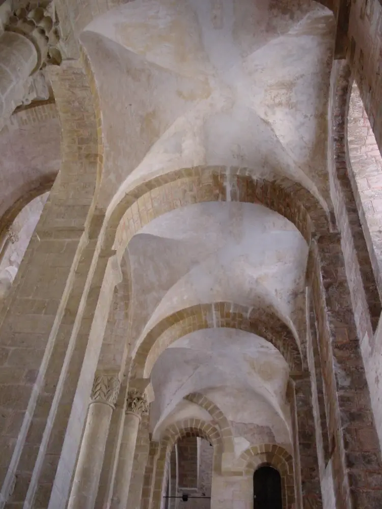 Voûtes d’arête des bas-côtés de l’abbatiale de Conques