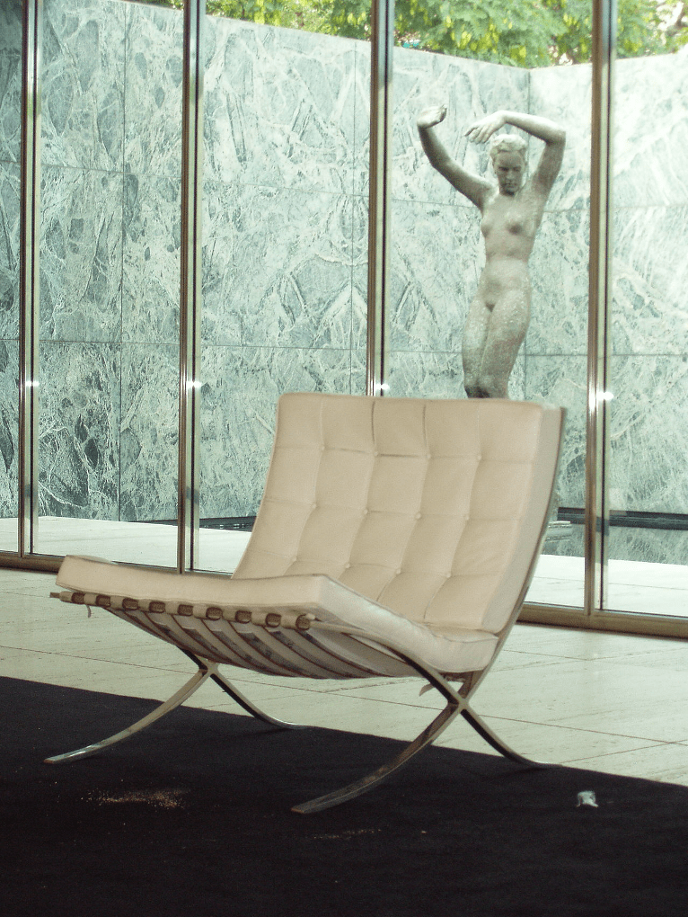 Fauteuil Barcelona conçu pour le pavillon allemand de Barcelone de 1929