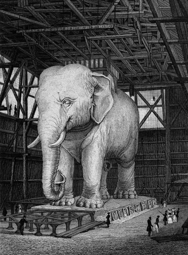 Maquette de l’Éléphant de la Bastille abritée sous son hangar