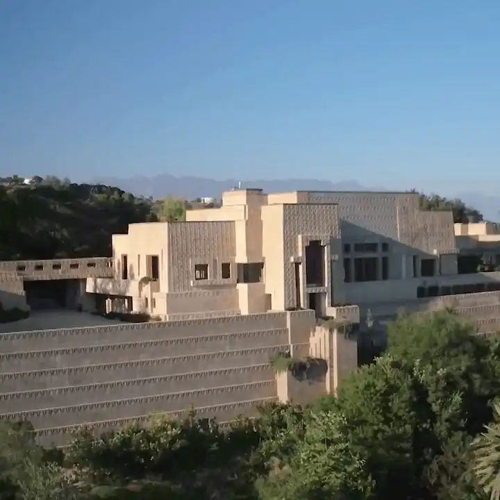 Détail architectural de l’Ennis House conçue par Frank Lloyd Wright