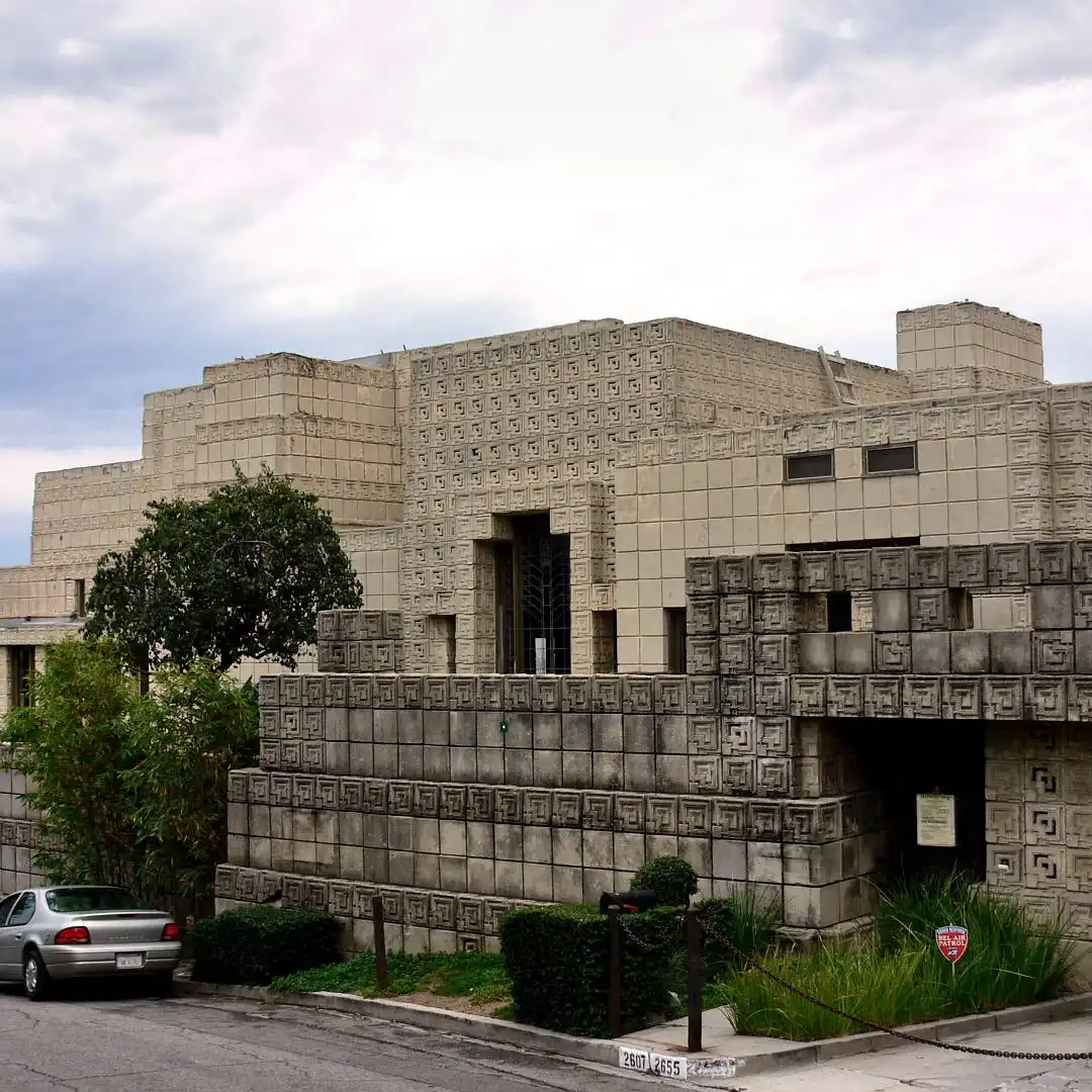 Façade de l’Ennis House à Los Angeles