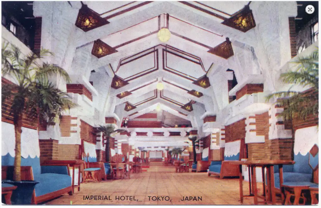 Intérieur, « Peacock Alley »