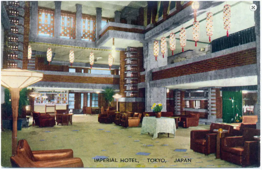 Intérieur, Lobby