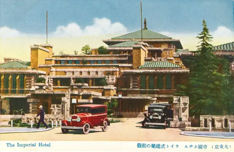 L’Imperial Hotel de Tokyo, entrée depuis la rue