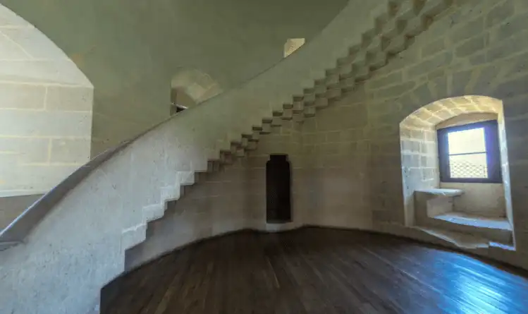 Escalier de la tour Alexandre