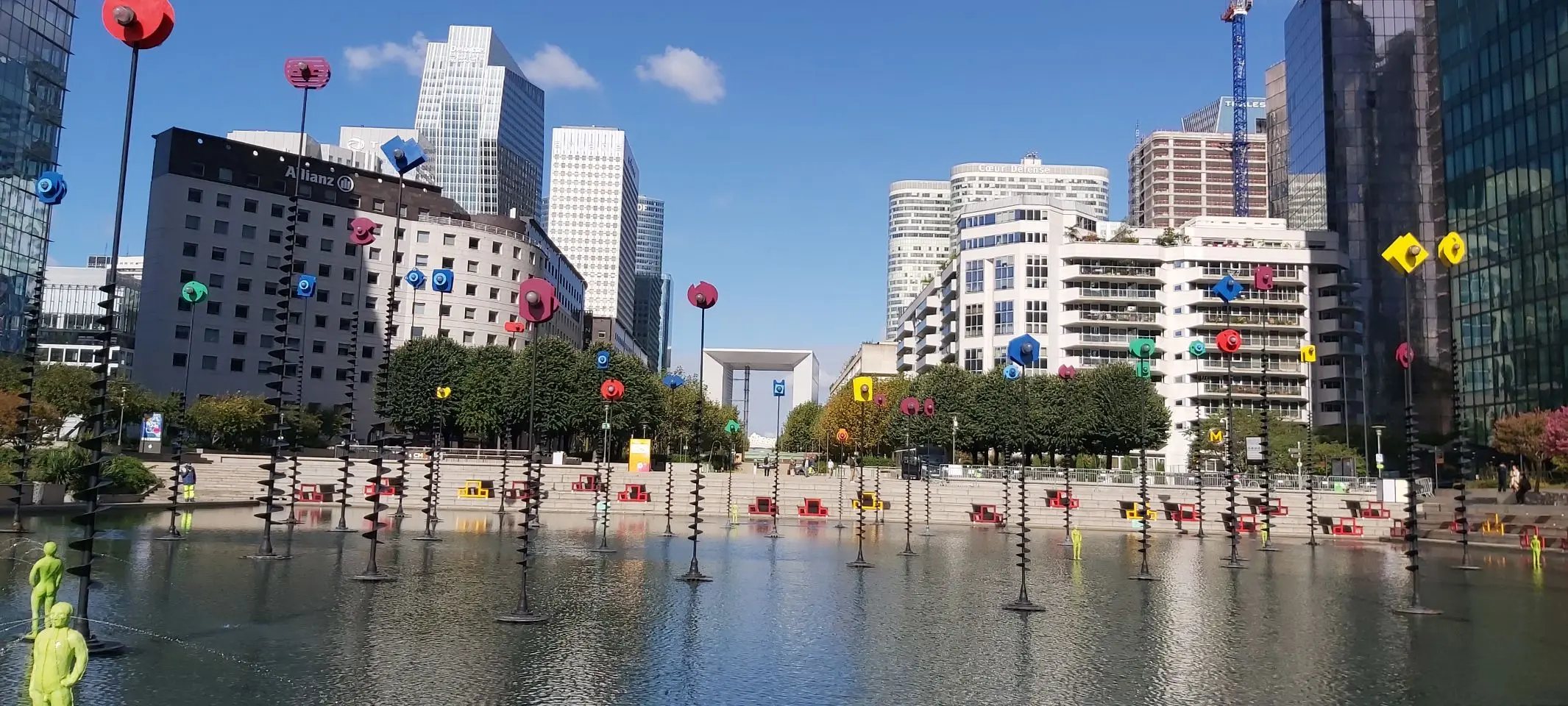 Bassin de Takis sur l'Esplanade de La Défense
