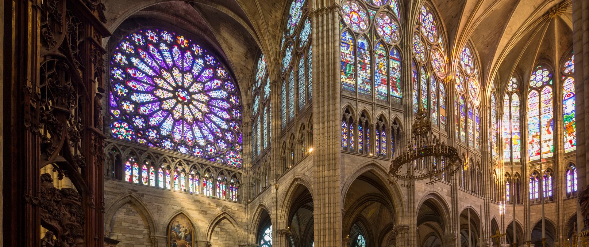 Façade de la basilique Saint-Denis visite guidée